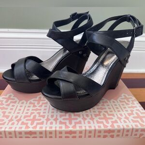 Gianni Bini Stat-Tus Black Leather Wedge Sandals – Women’s 8.5